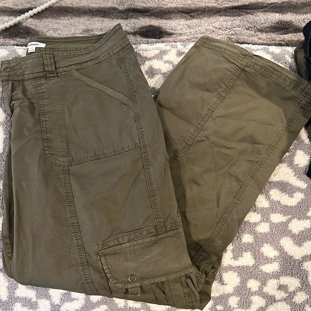 Garage never worn green cargo pants